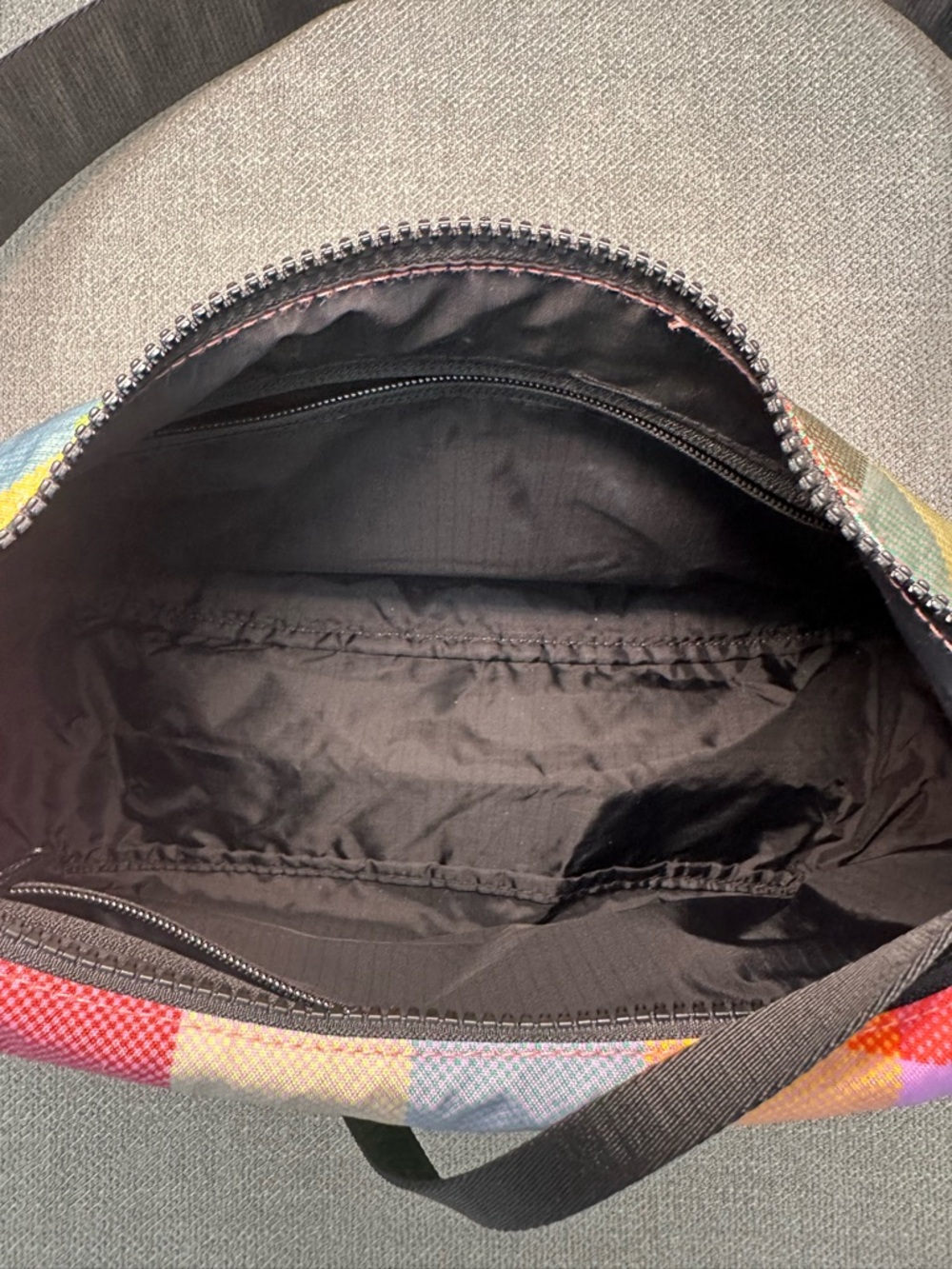 BAGGU x UO Exclusive Madras Print Medium Nylon Crescent - Picture 7 of 9